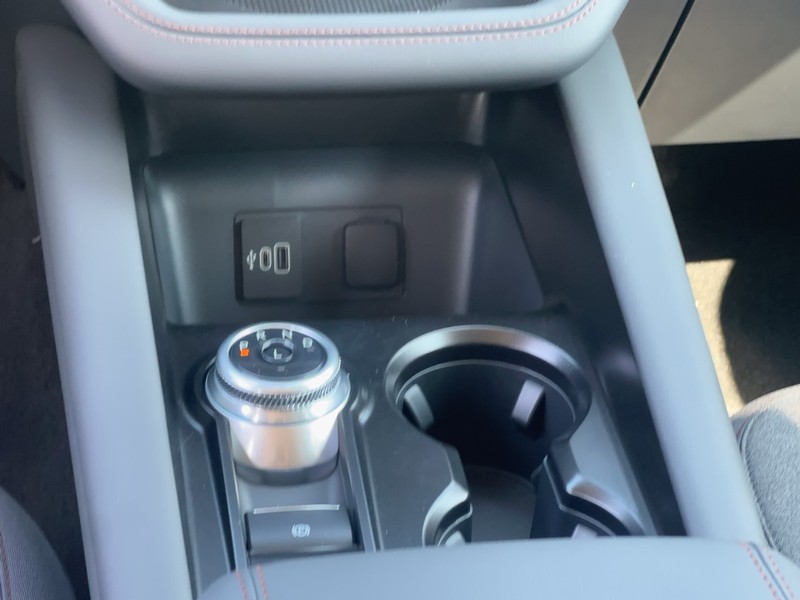 Ford Explorer Vehicle Full-screen Gallery Image 9
