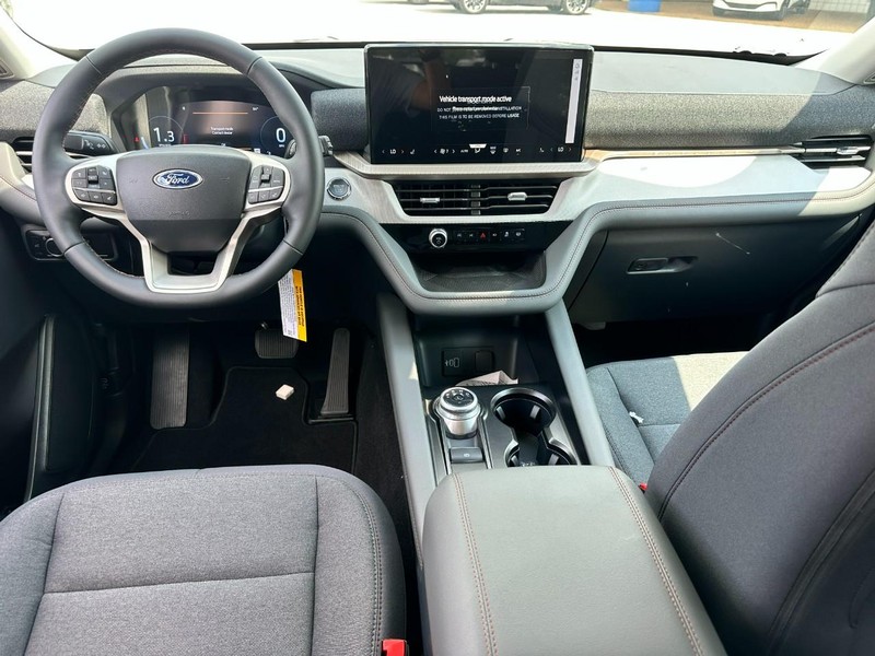 Ford Explorer Vehicle Full-screen Gallery Image 5