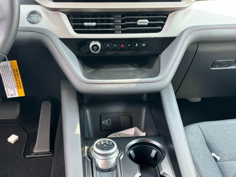 Ford Explorer Vehicle Full-screen Gallery Image 8