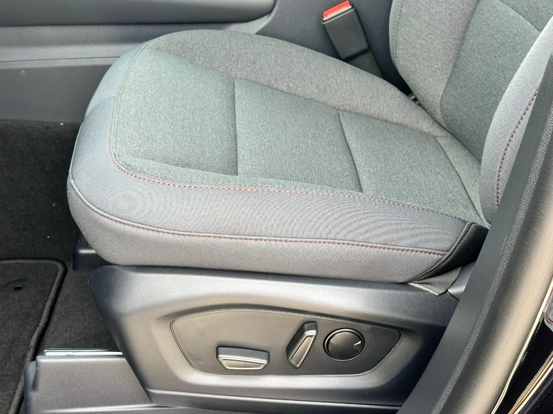 Ford Explorer Vehicle Full-screen Gallery Image 10