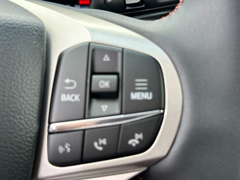 Ford Explorer Vehicle Full-screen Gallery Image 12