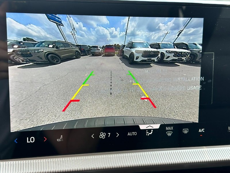 Ford Explorer Vehicle Full-screen Gallery Image 13