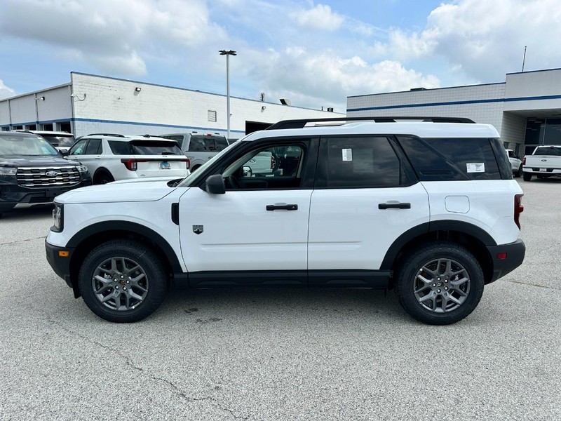 Ford Bronco Sport Vehicle Full-screen Gallery Image 2