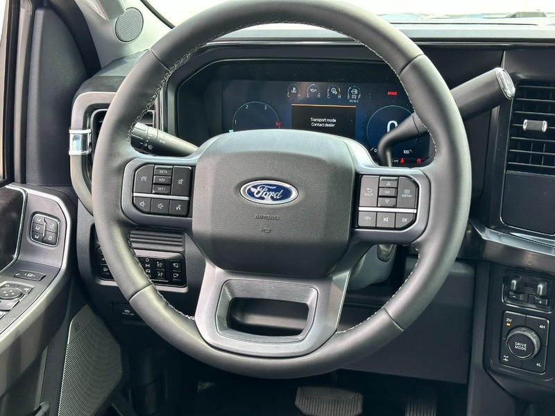 Ford Super Duty F-250 SRW Vehicle Full-screen Gallery Image 6