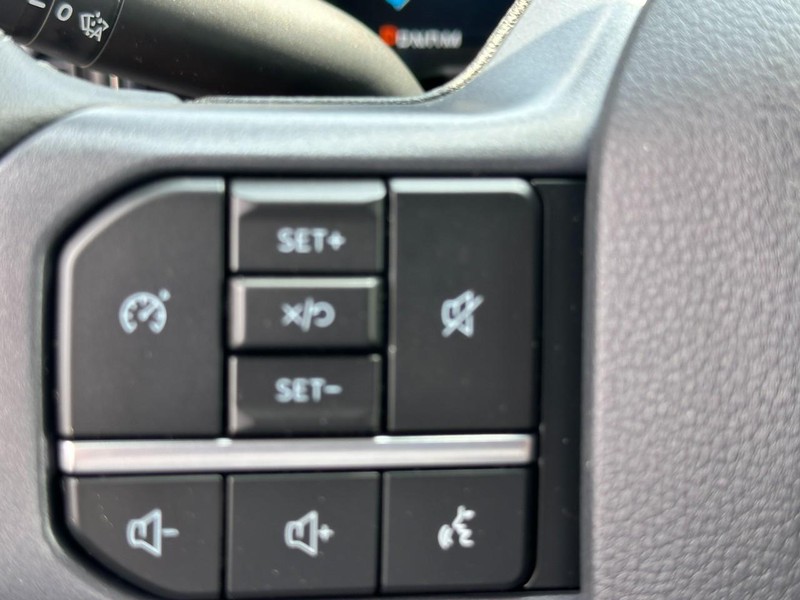 Ford Super Duty F-250 SRW Vehicle Full-screen Gallery Image 12