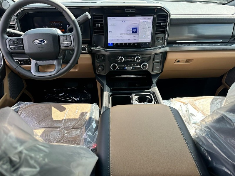 Ford Super Duty F-350 SRW Vehicle Full-screen Gallery Image 5