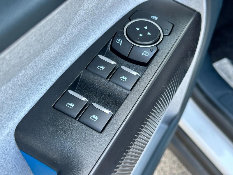 Ford Maverick Vehicle Full-screen Gallery Image 9