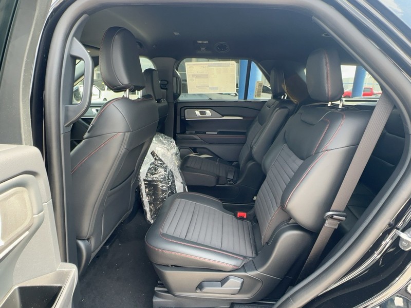 Ford Explorer Vehicle Full-screen Gallery Image 4