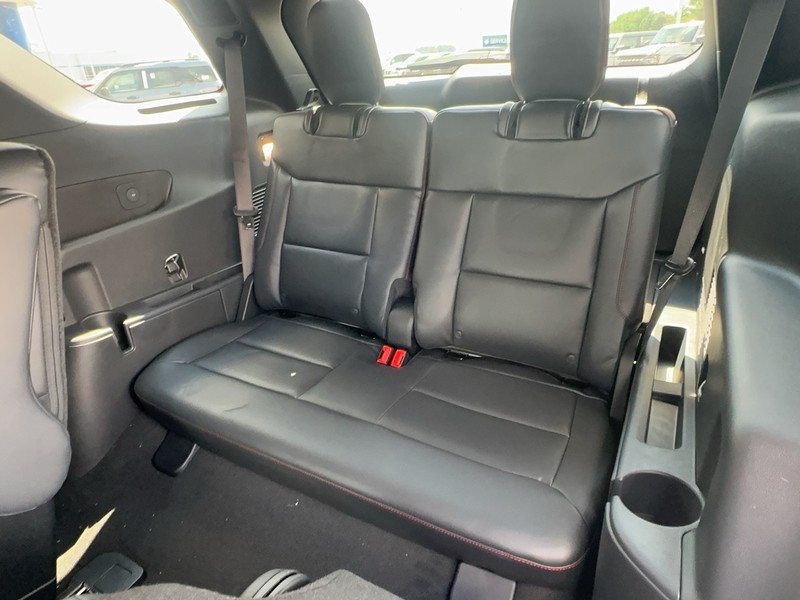 Ford Explorer Vehicle Full-screen Gallery Image 5