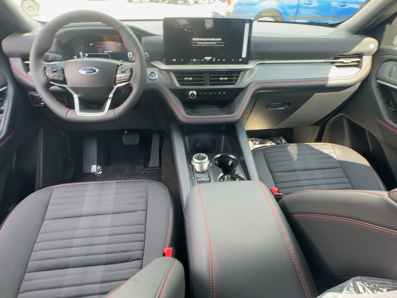 Ford Explorer Vehicle Full-screen Gallery Image 6
