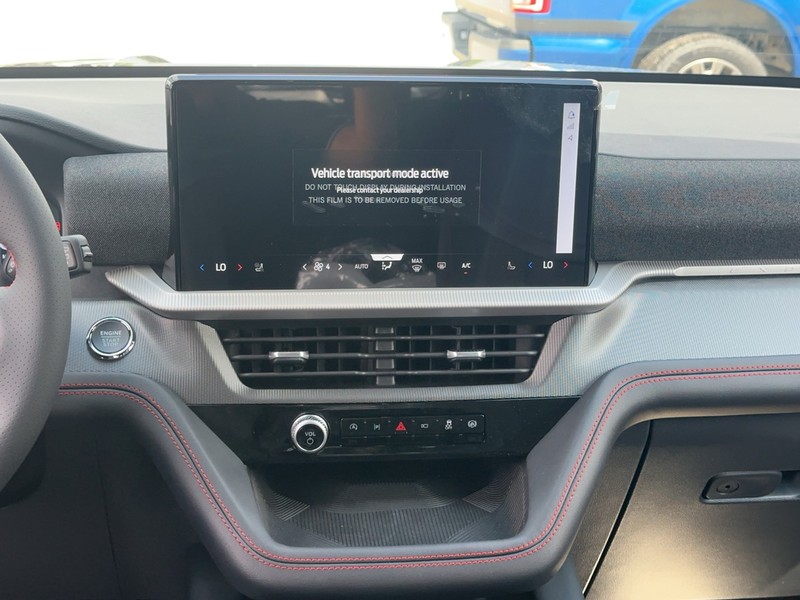 Ford Explorer Vehicle Full-screen Gallery Image 8