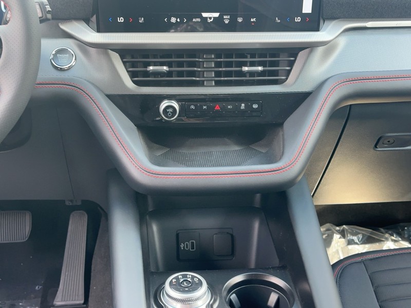 Ford Explorer Vehicle Full-screen Gallery Image 9
