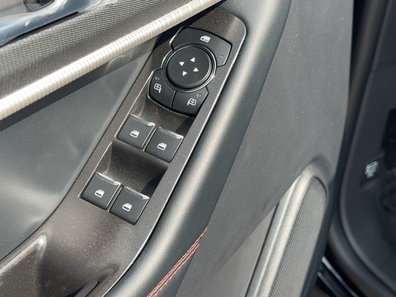 Ford Explorer Vehicle Full-screen Gallery Image 11