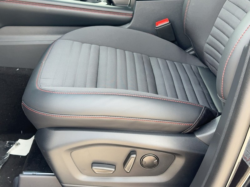 Ford Explorer Vehicle Full-screen Gallery Image 13