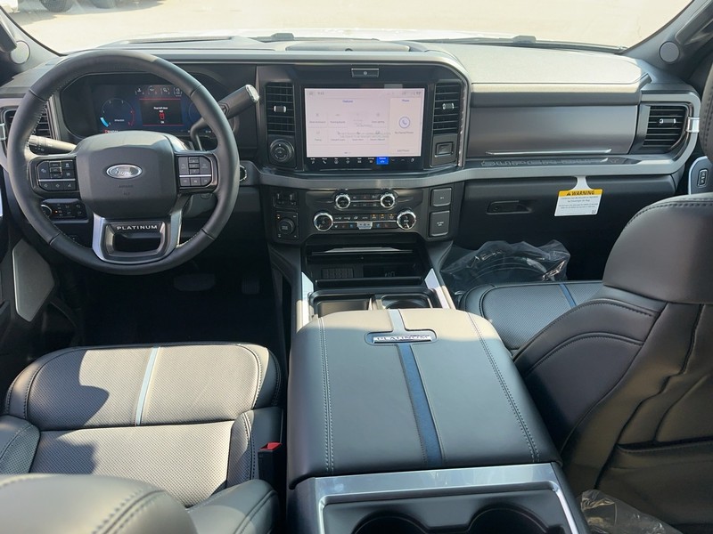 Ford Super Duty F-250 SRW Vehicle Full-screen Gallery Image 6