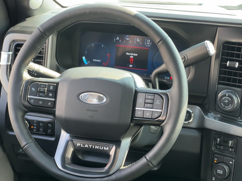 Ford Super Duty F-250 SRW Vehicle Full-screen Gallery Image 7
