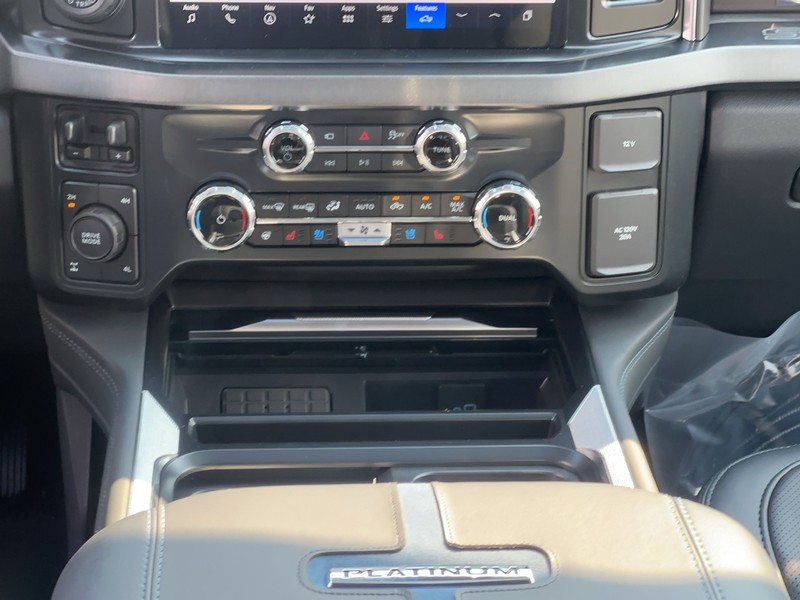 Ford Super Duty F-250 SRW Vehicle Full-screen Gallery Image 9