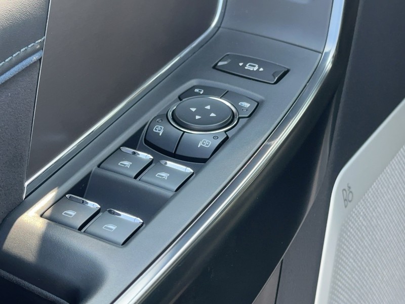 Ford Super Duty F-250 SRW Vehicle Full-screen Gallery Image 10