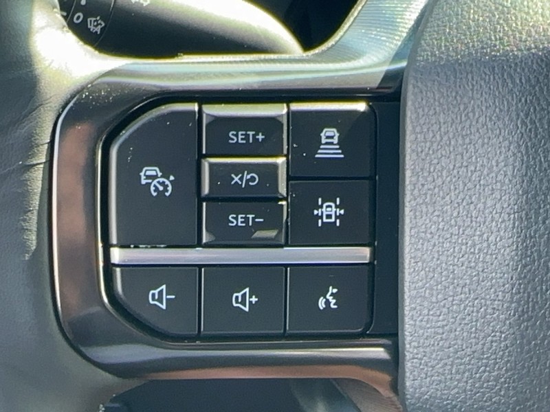 Ford Super Duty F-250 SRW Vehicle Full-screen Gallery Image 14