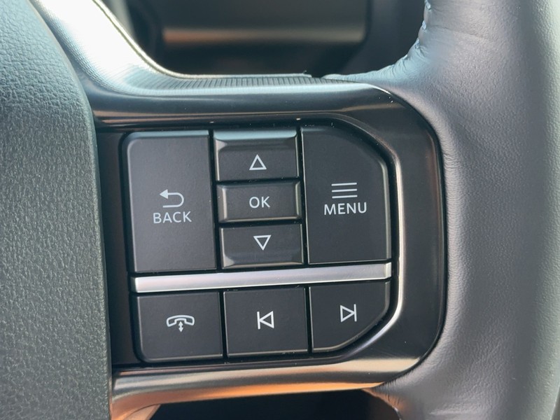 Ford Super Duty F-250 SRW Vehicle Full-screen Gallery Image 15