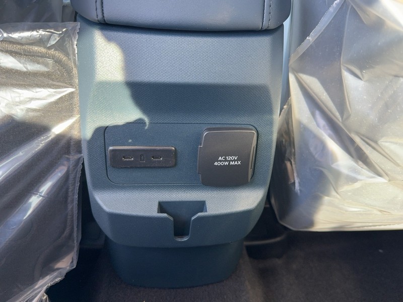 Ford Maverick Vehicle Full-screen Gallery Image 5