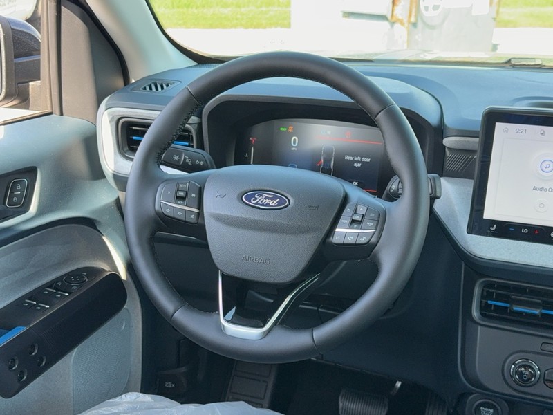 Ford Maverick Vehicle Full-screen Gallery Image 7