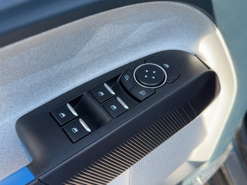 Ford Maverick Vehicle Full-screen Gallery Image 12
