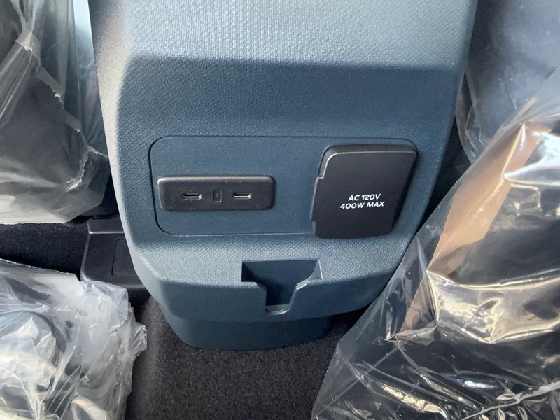 Ford Maverick Vehicle Full-screen Gallery Image 5