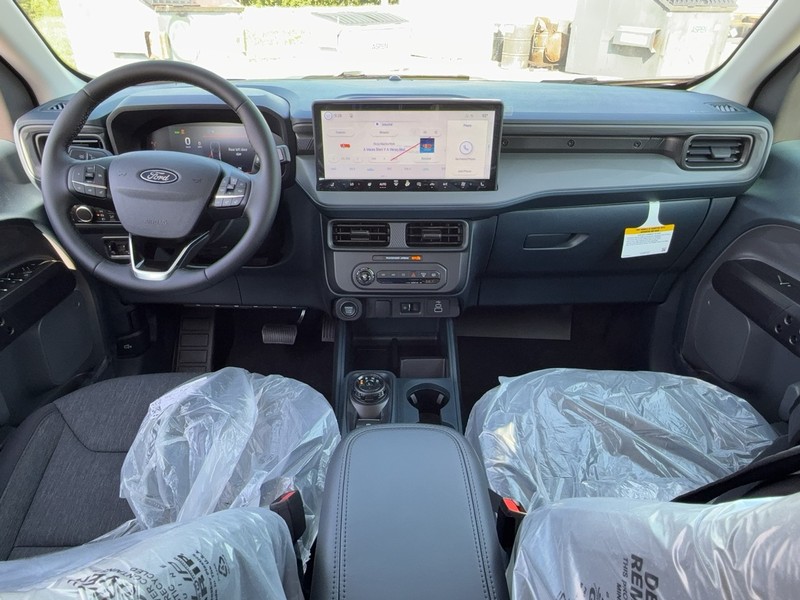 Ford Maverick Vehicle Full-screen Gallery Image 6