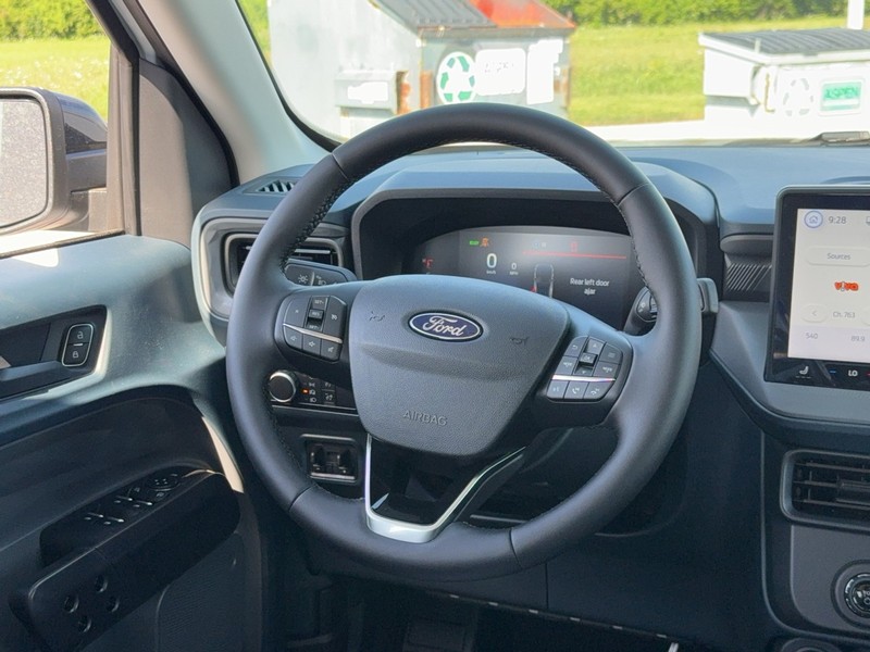Ford Maverick Vehicle Full-screen Gallery Image 7