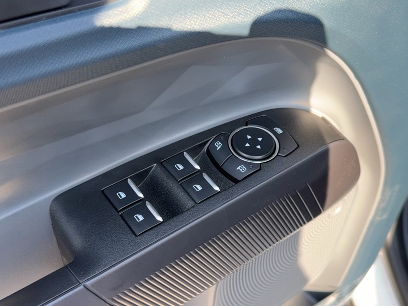 Ford Maverick Vehicle Full-screen Gallery Image 12