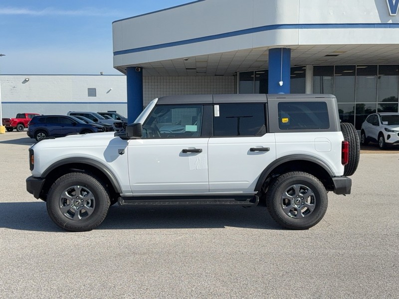 Ford Bronco Vehicle Full-screen Gallery Image 2