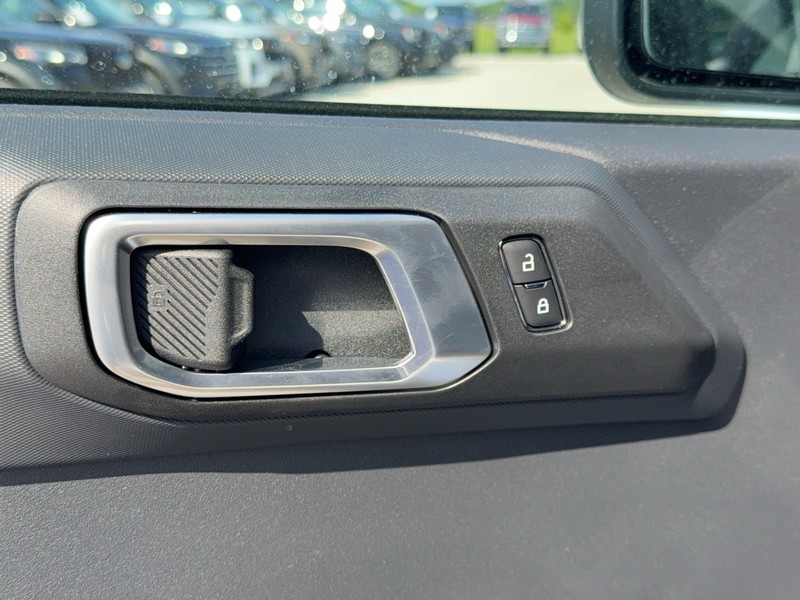 Ford Bronco Vehicle Full-screen Gallery Image 11