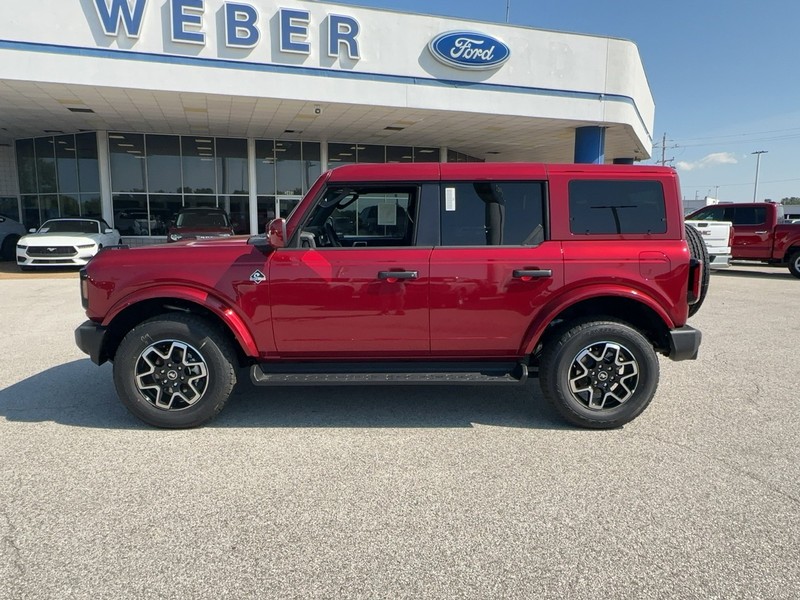 Ford Bronco Vehicle Full-screen Gallery Image 2