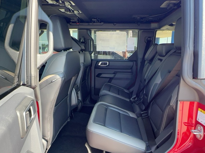 Ford Bronco Vehicle Full-screen Gallery Image 4