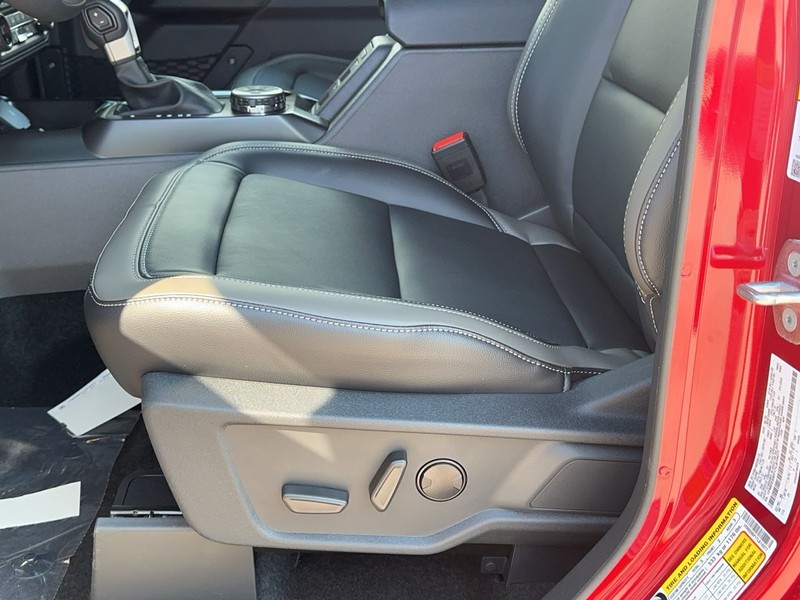 Ford Bronco Vehicle Full-screen Gallery Image 11