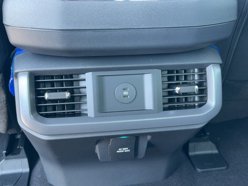 Ford F-150 Vehicle Full-screen Gallery Image 5