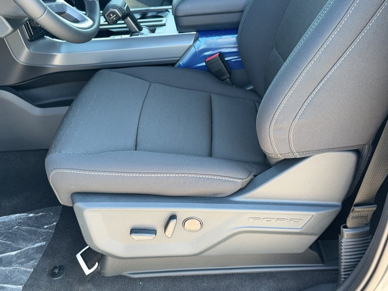 Ford F-150 Vehicle Full-screen Gallery Image 10