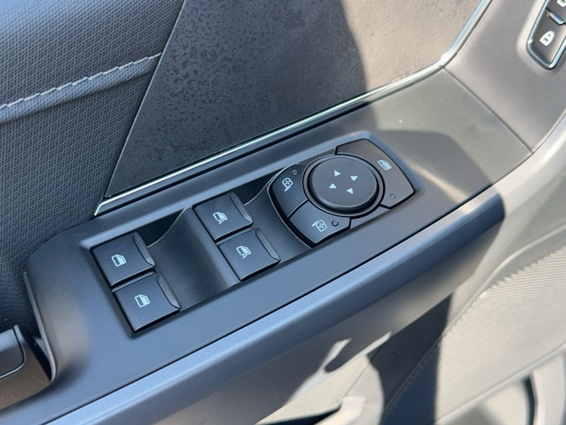 Ford F-150 Vehicle Full-screen Gallery Image 11