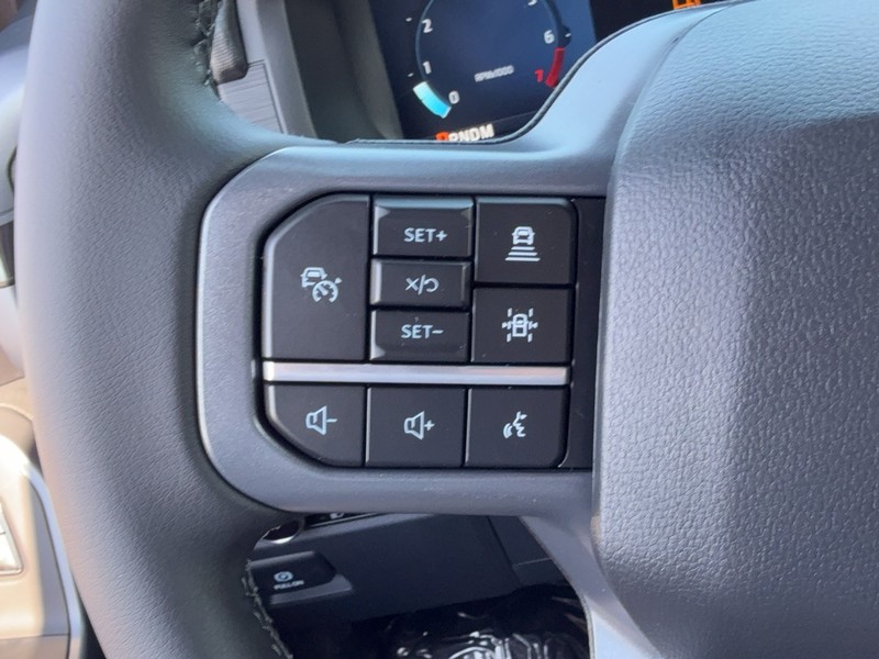 Ford F-150 Vehicle Full-screen Gallery Image 13