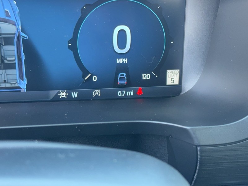 Ford F-150 Vehicle Full-screen Gallery Image 15