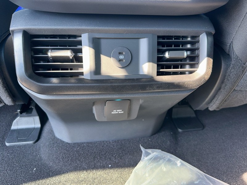 Ford F-150 Vehicle Full-screen Gallery Image 5