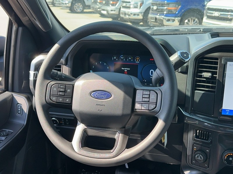 Ford F-150 Vehicle Full-screen Gallery Image 7