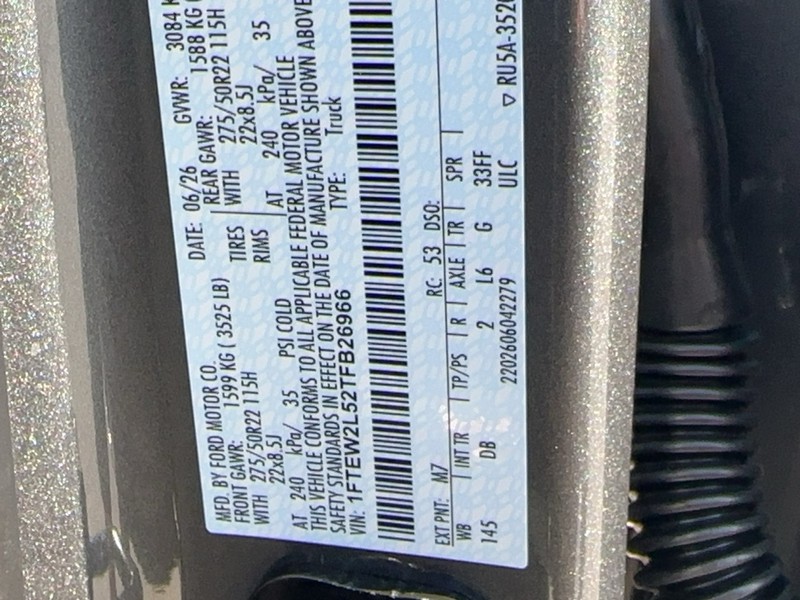 Ford F-150 Vehicle Full-screen Gallery Image 12