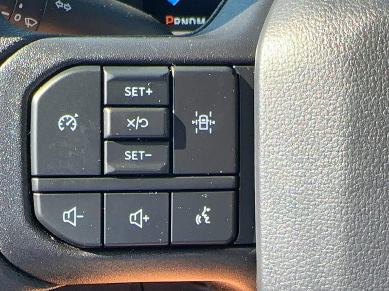 Ford F-150 Vehicle Full-screen Gallery Image 13