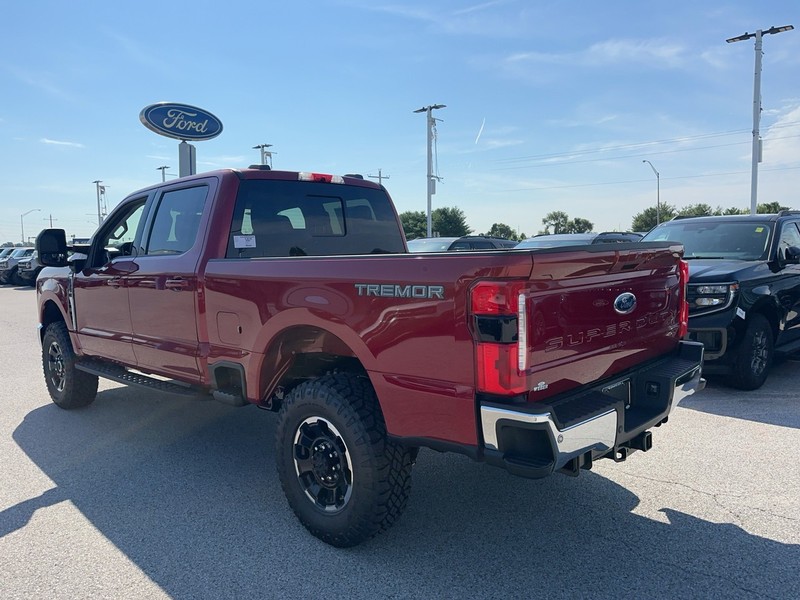 Ford Super Duty F-350 SRW Vehicle Full-screen Gallery Image 3