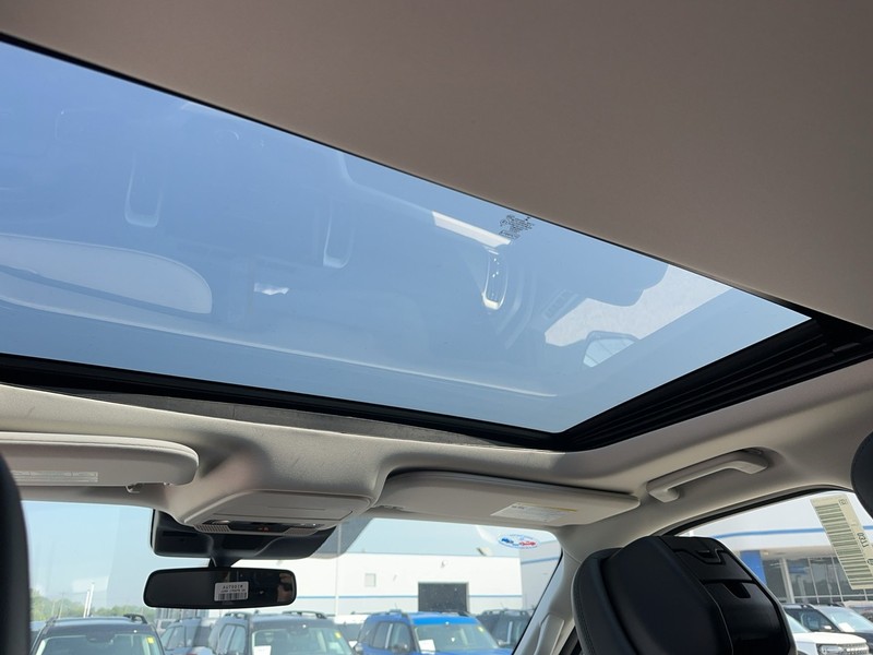 Ford Expedition Max Vehicle Full-screen Gallery Image 6