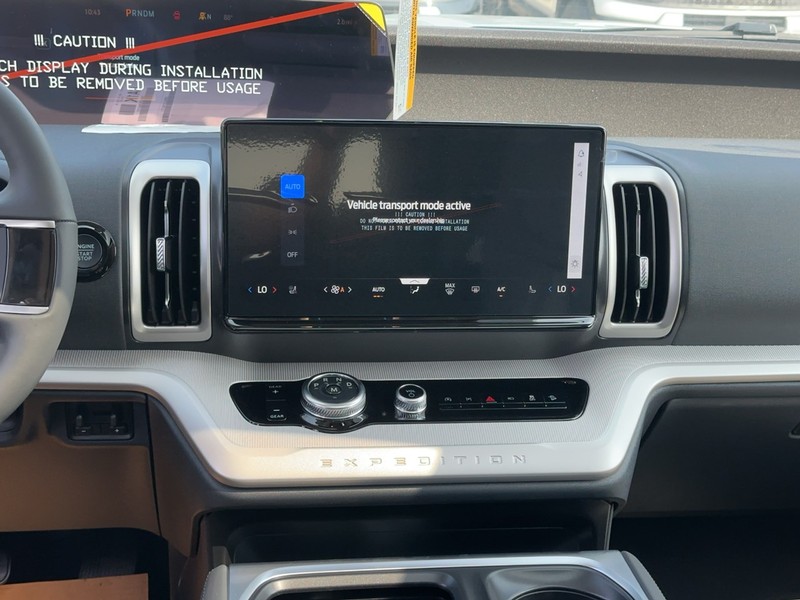 Ford Expedition Max Vehicle Full-screen Gallery Image 9