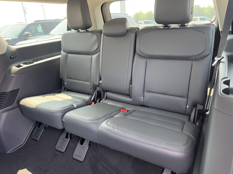 Ford Expedition Max Vehicle Full-screen Gallery Image 11