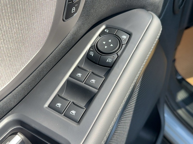 Ford Expedition Max Vehicle Full-screen Gallery Image 13